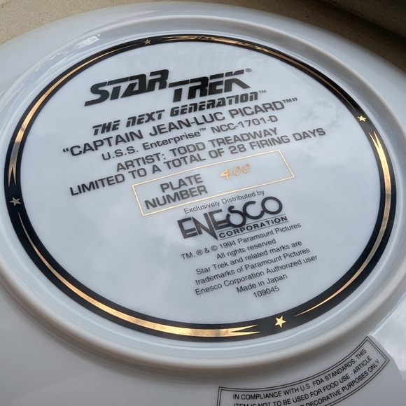 Star Trek: The Next Generation - Captain Jean-Luc Picard Commemorative Plate - Picture 4 of 10